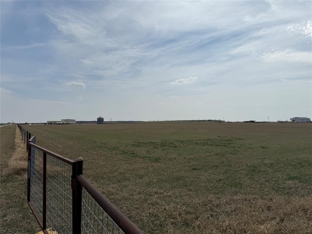 101 S Jacob Lane Property Photo 3