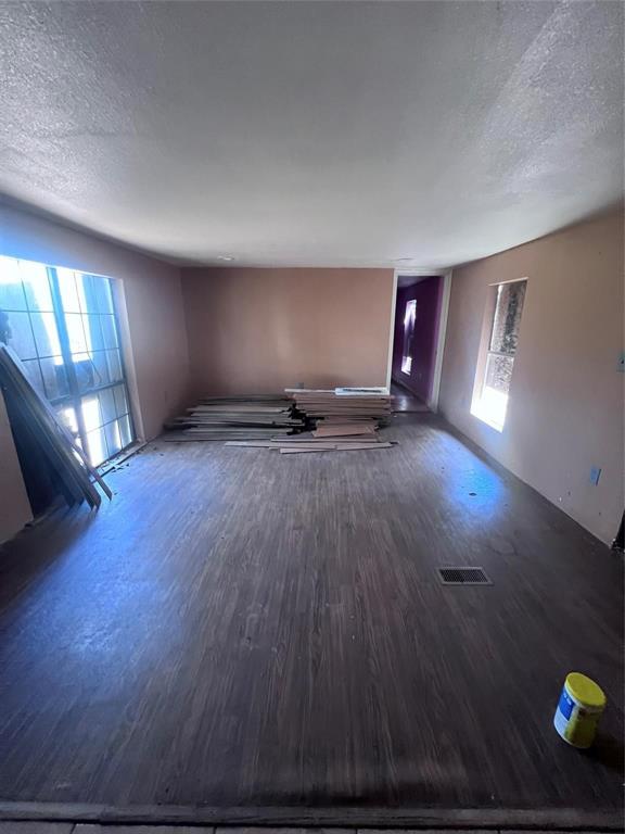10903 Oakdale Property Photo 6