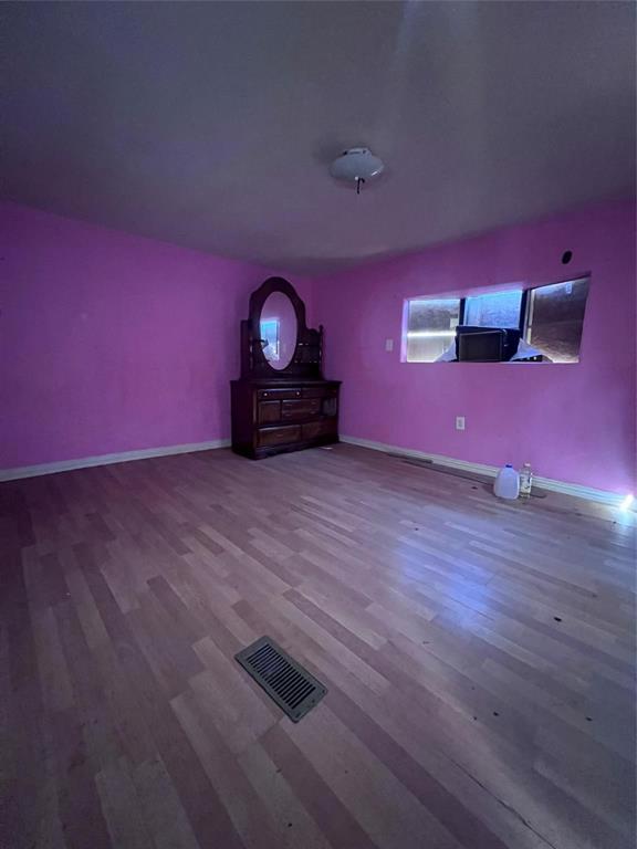 10903 Oakdale Property Photo 8