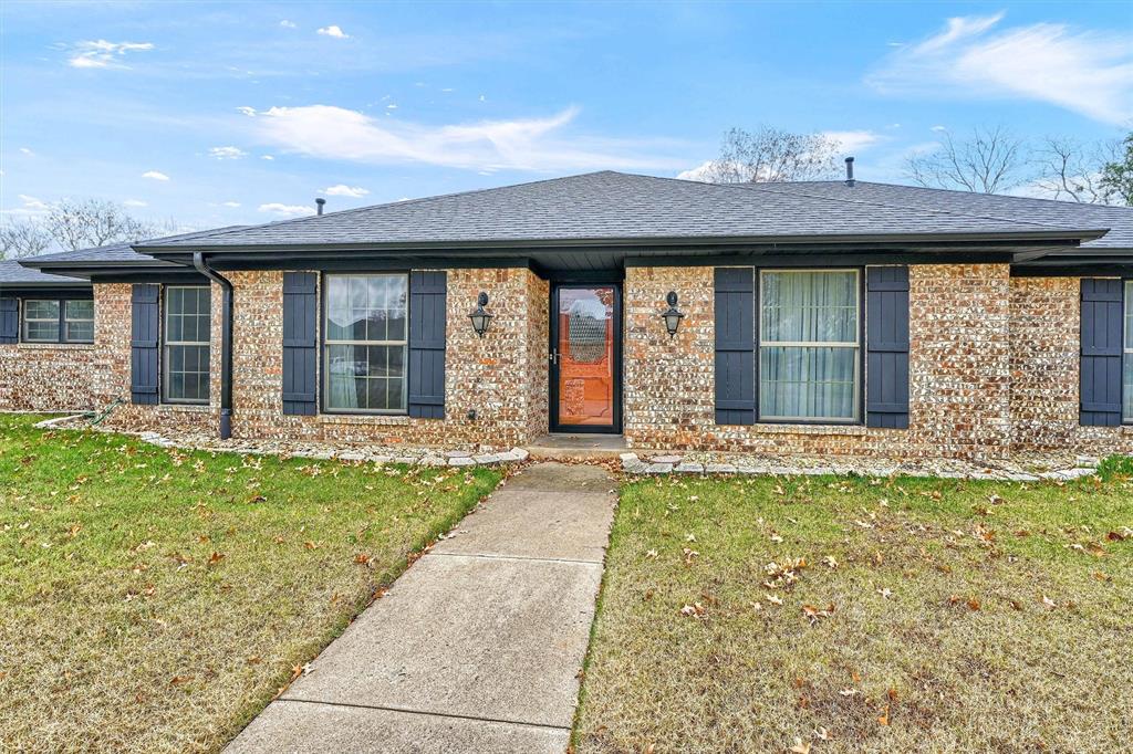 1802 Oak Creek Drive Property Photo 3