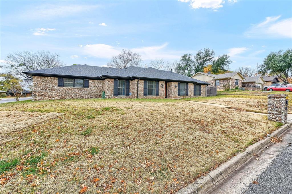 1802 Oak Creek Drive Property Photo 6