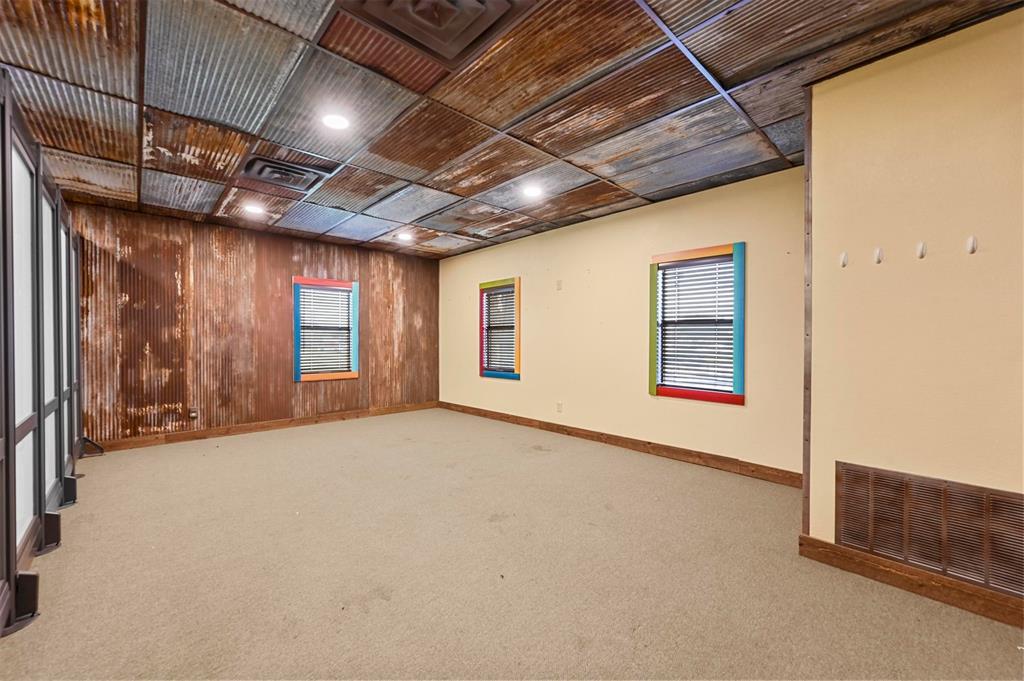 8601 Liberty Grove Road Property Photo 8