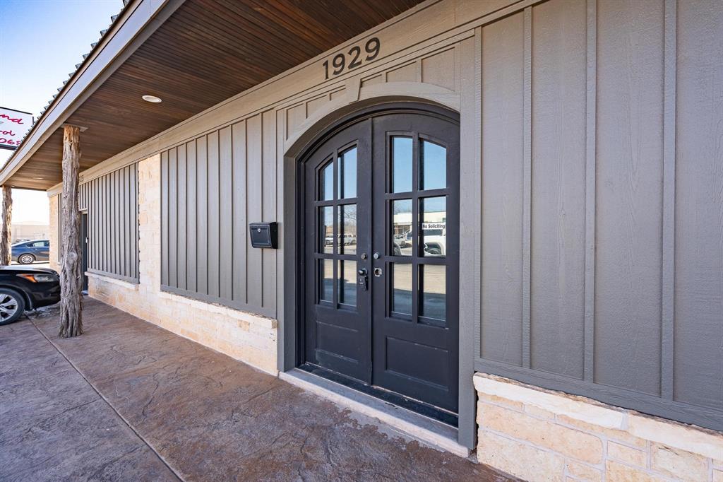 1929 S Treadaway Boulevard Property Photo 3