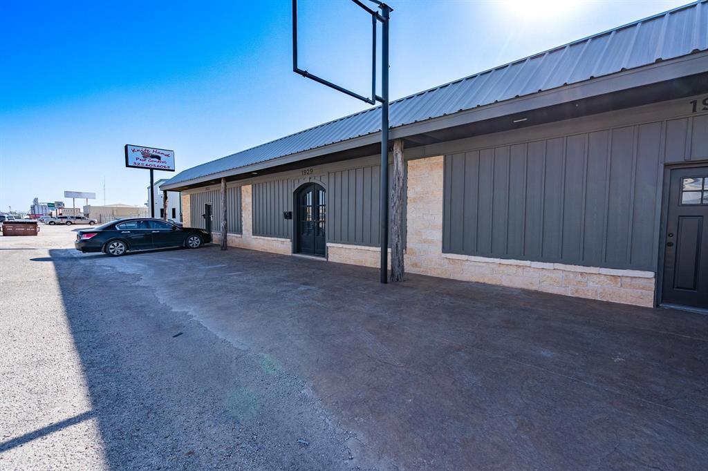 1929 S Treadaway Boulevard Property Photo 4