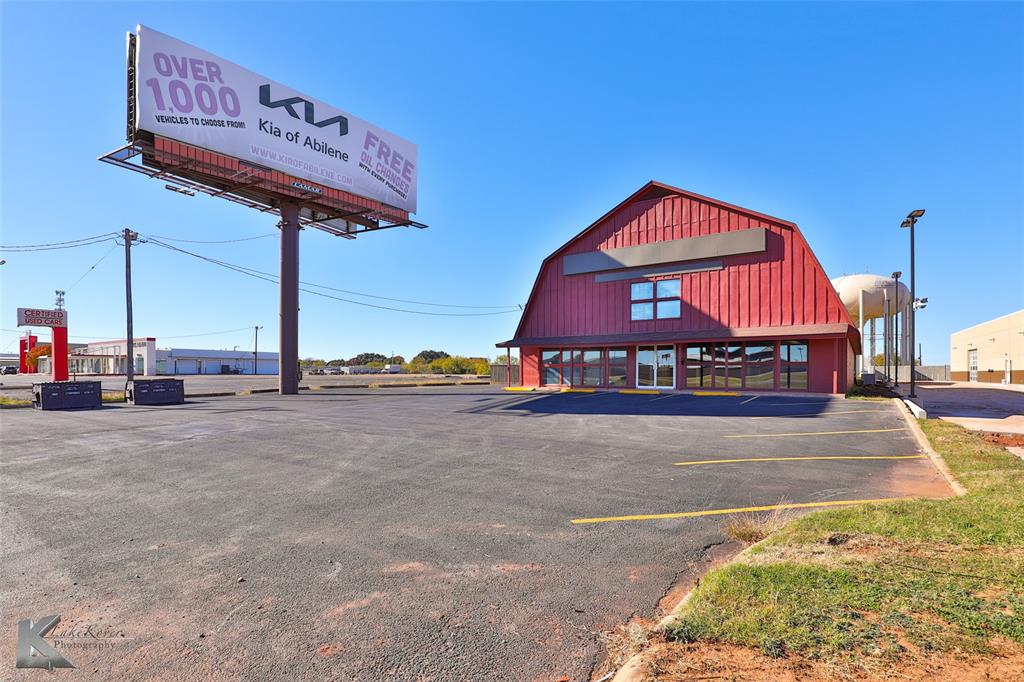 1402 S Clack Street Property Photo 1
