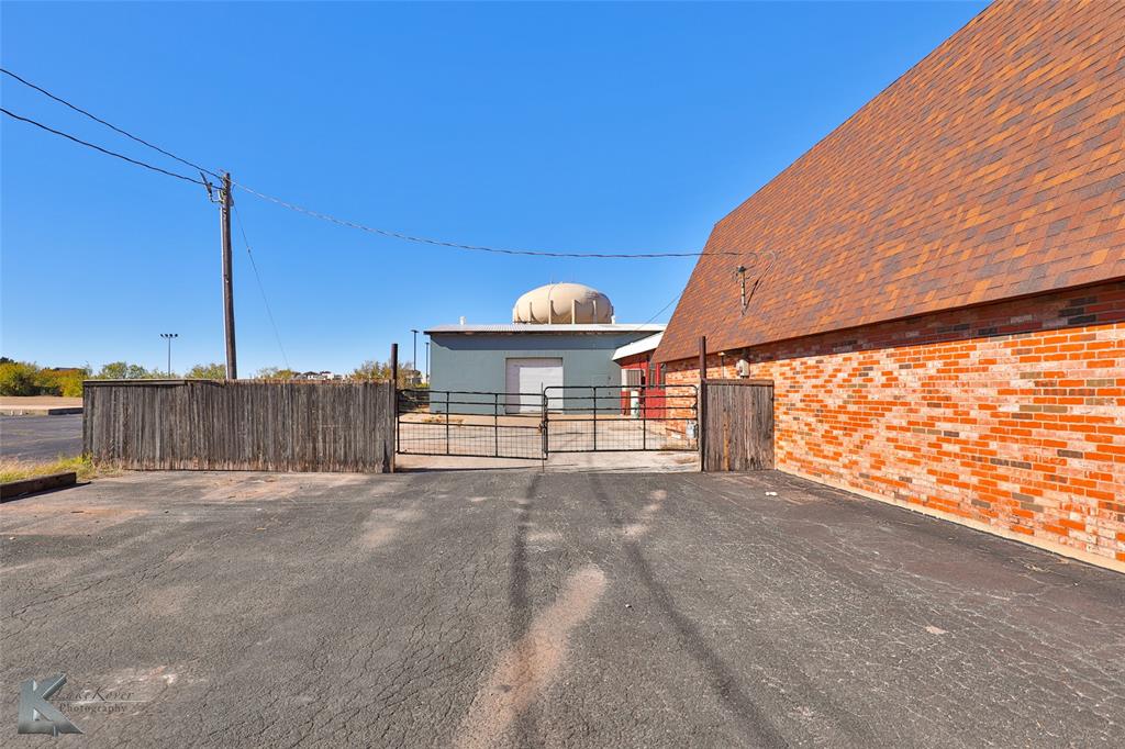 1402 S Clack Street Property Photo 2