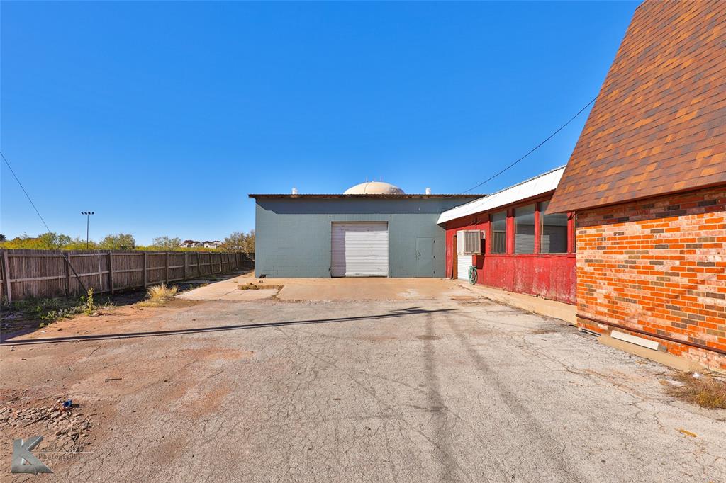 1402 S Clack Street Property Photo 3