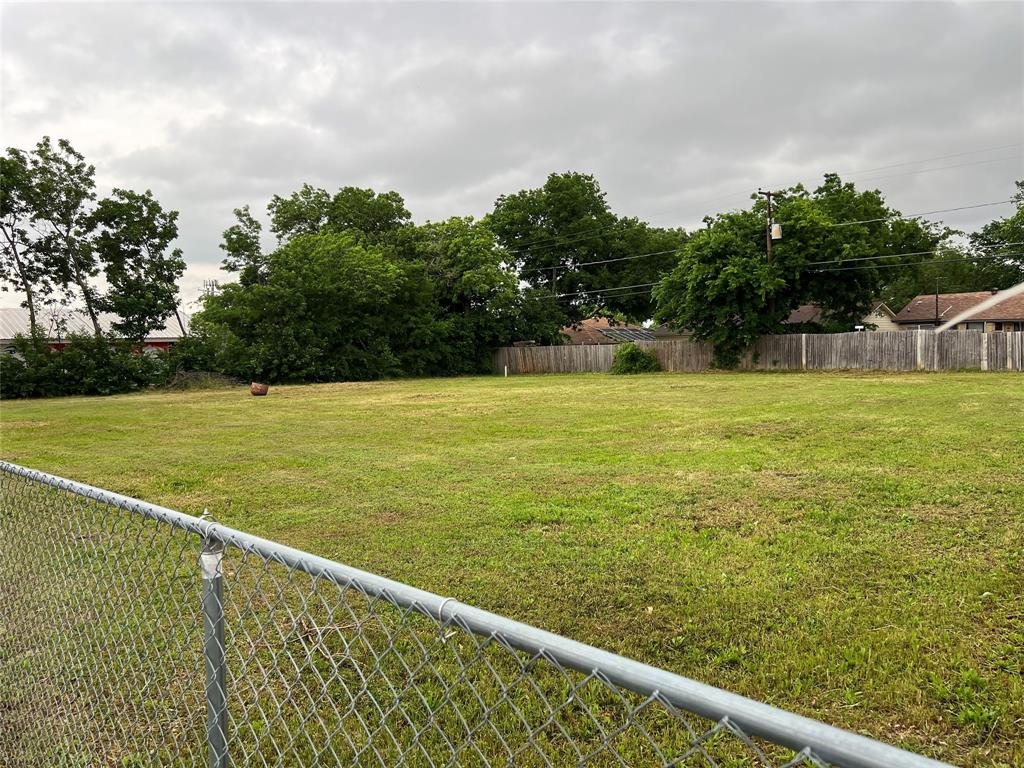 909 3rd Street Property Photo 2