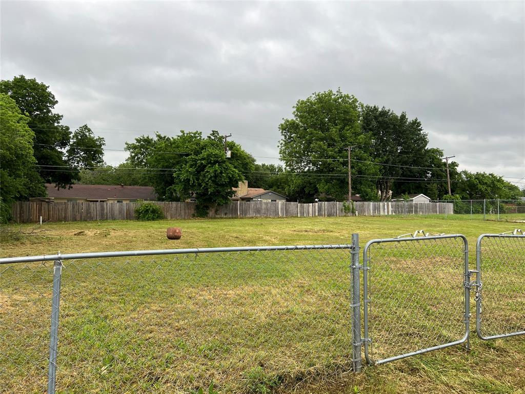 909 3rd Street Property Photo 4