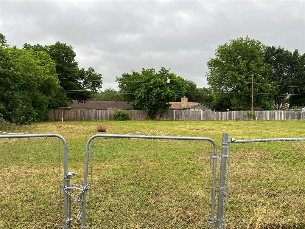 909 3rd Street Property Photo 5
