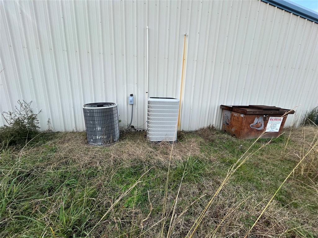 6421 E State Highway 31 Property Photo 14