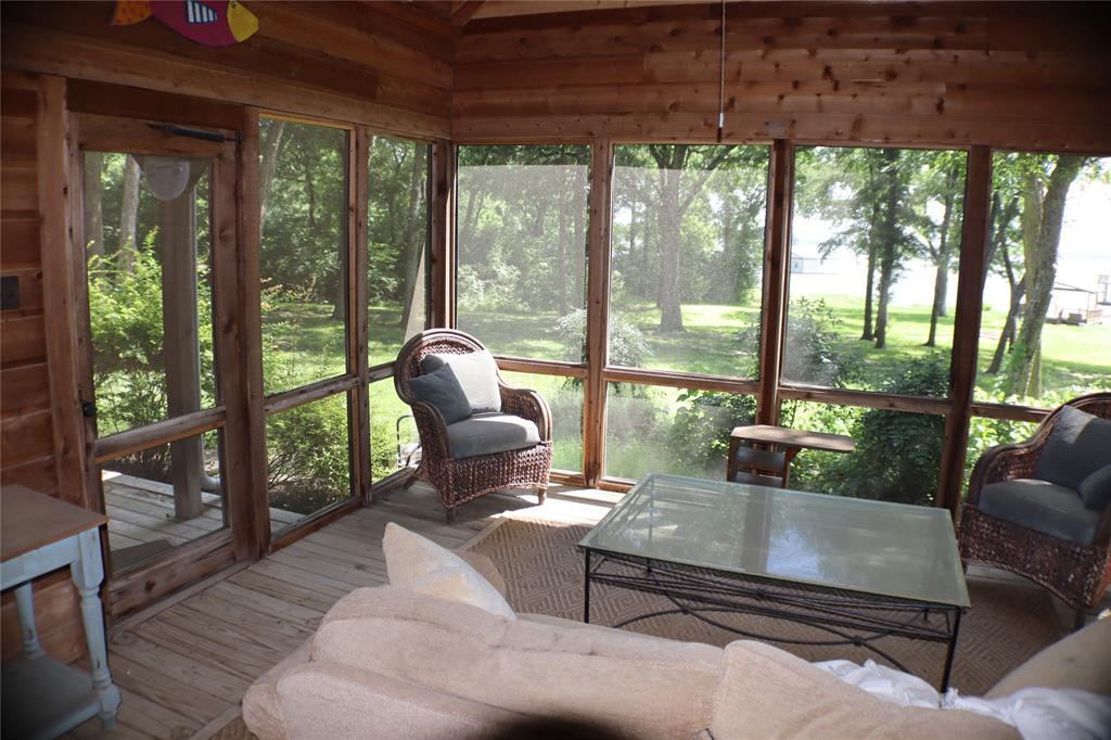 2101 S Oaks Lane Property Photo 10