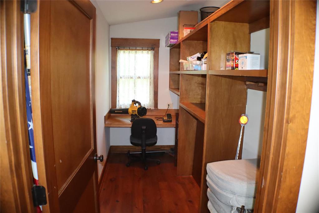 2101 S Oaks Lane Property Photo 15