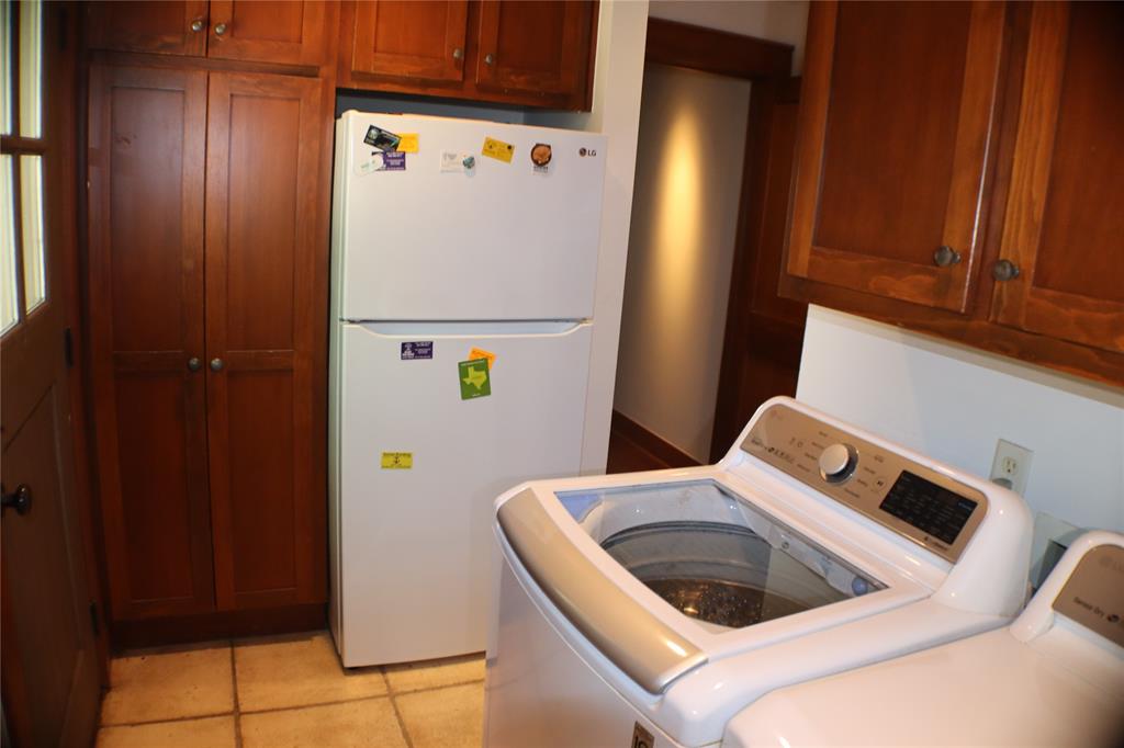 2101 S Oaks Lane Property Photo 16