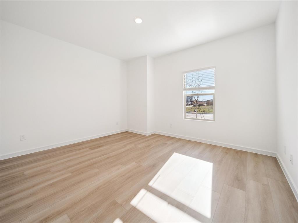 1258 Champlain Way Property Photo 3