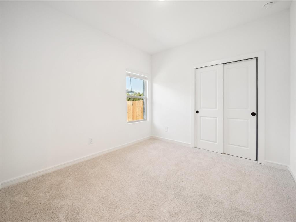 1258 Champlain Way Property Photo 8