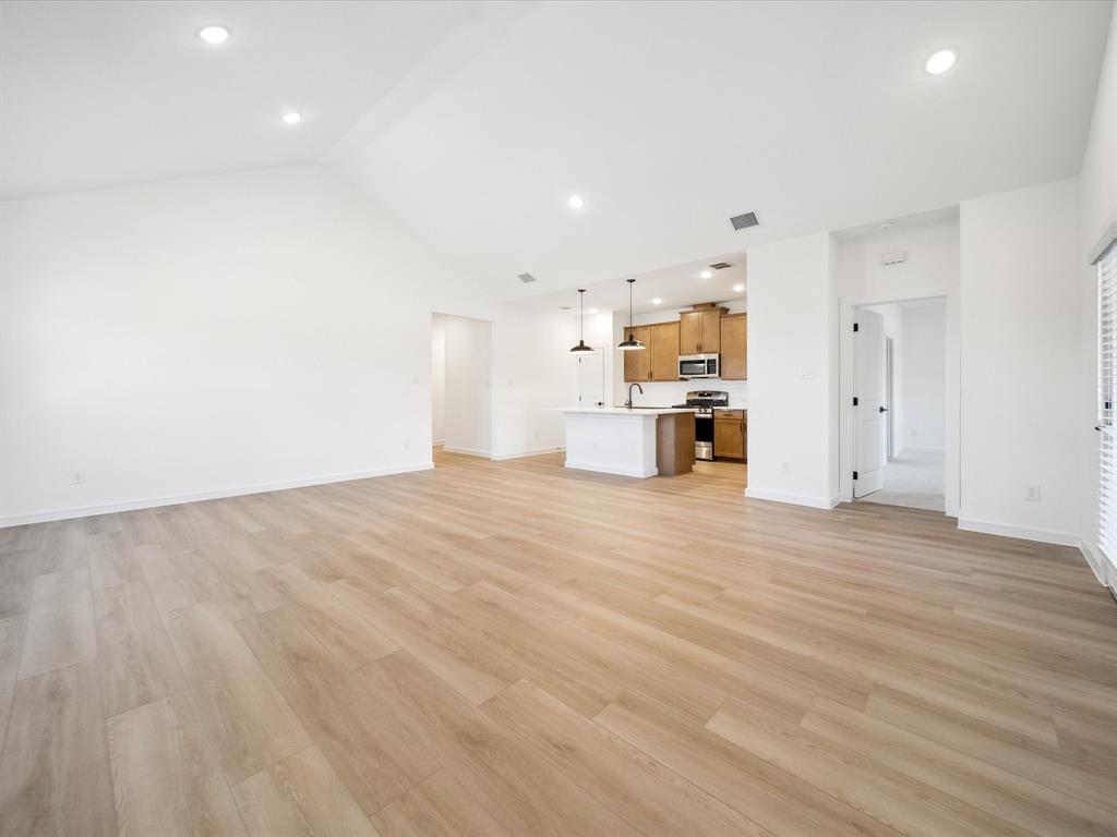 1258 Champlain Way Property Photo 13