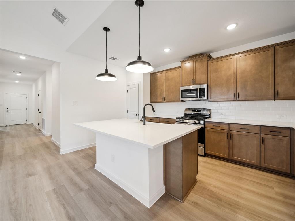 1258 Champlain Way Property Photo 16