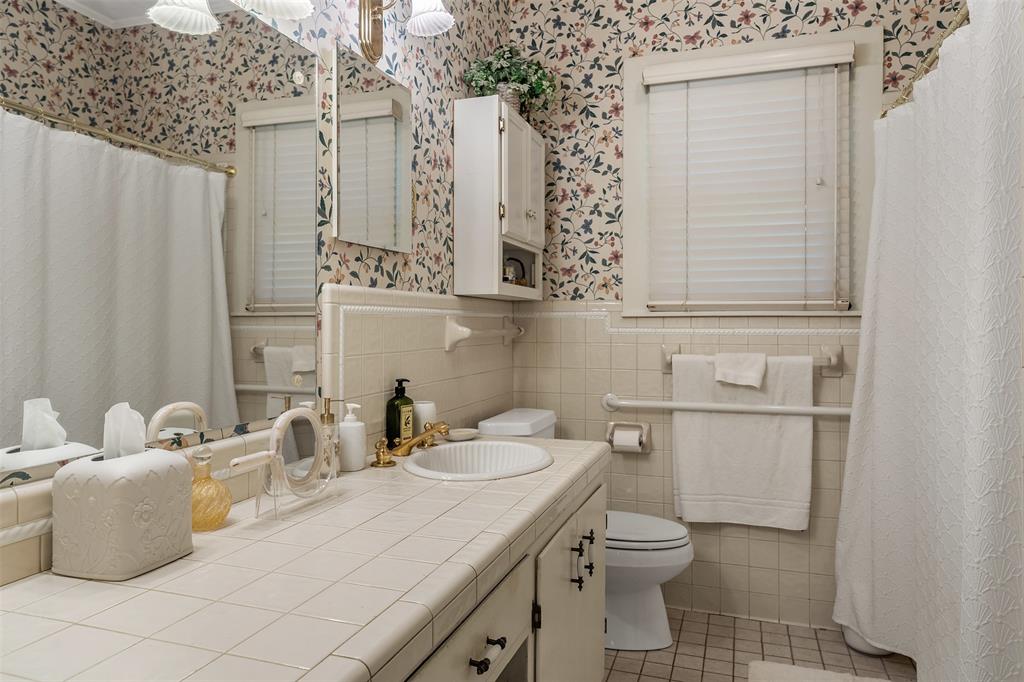 1600 W Loop 564 Property Photo 22