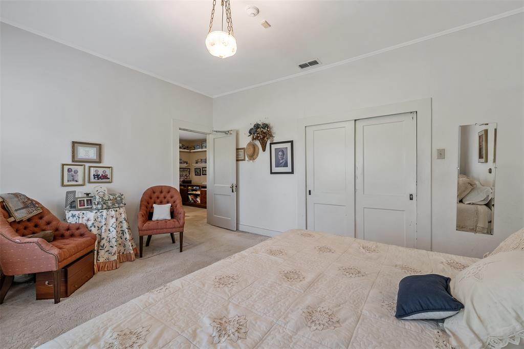 1600 W Loop 564 Property Photo 24