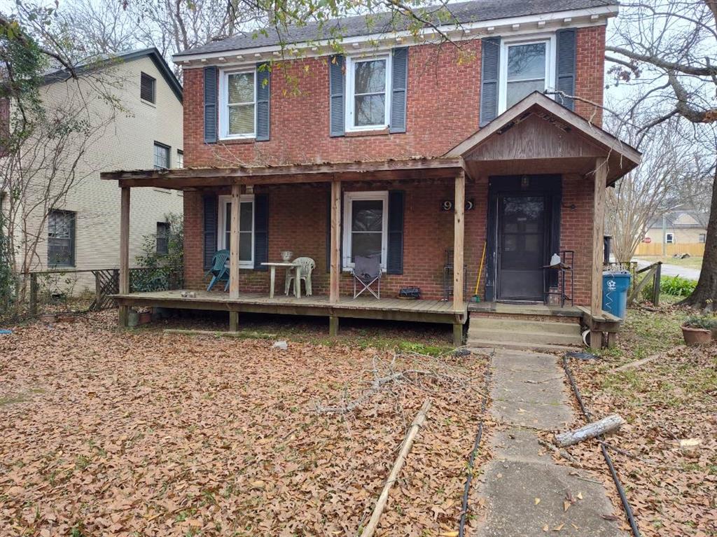 910 E Austin Street Property Photo