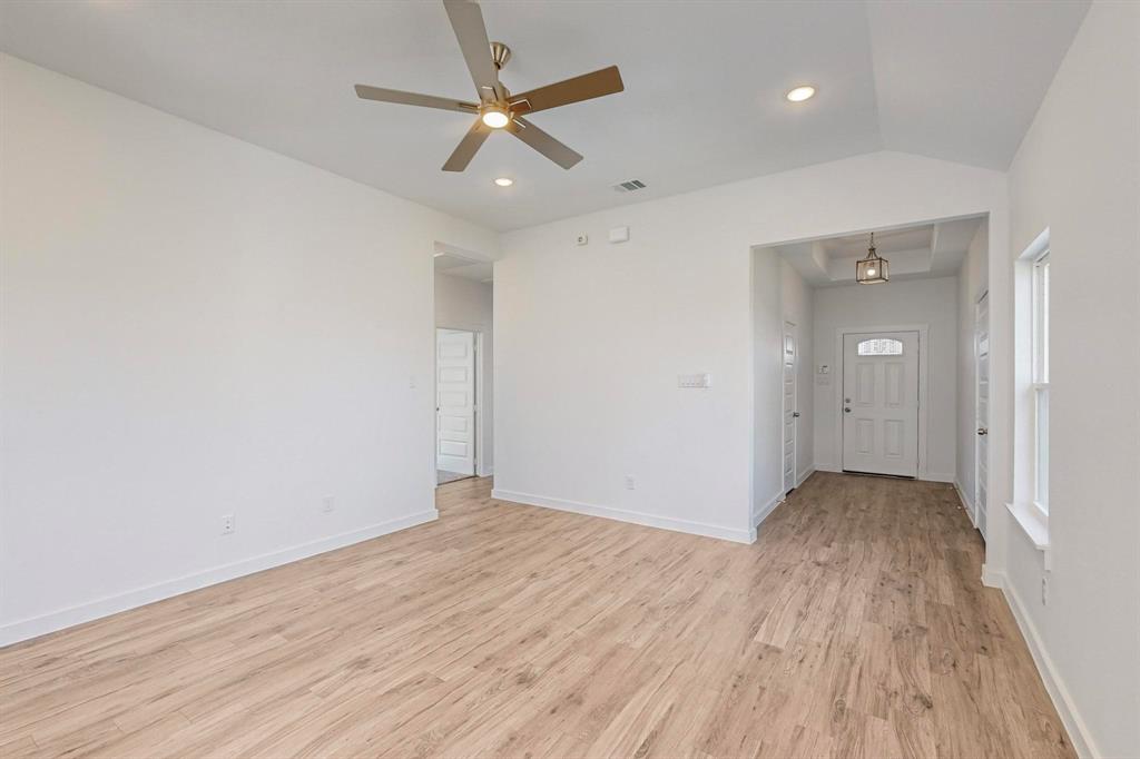 1309 E 11th Avenue Property Photo 9