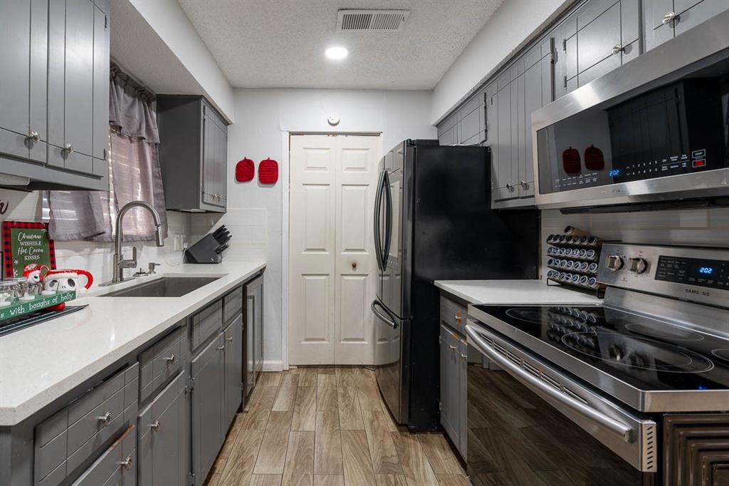 12416 Spring Branch Drive Property Photo 2