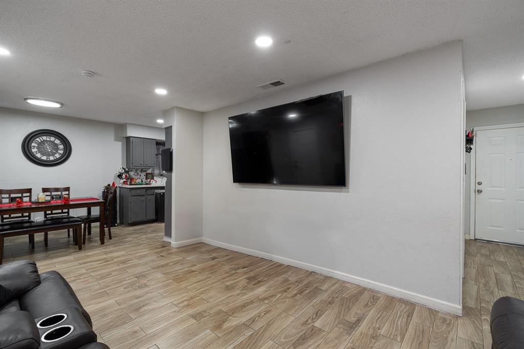 12416 Spring Branch Drive Property Photo 8