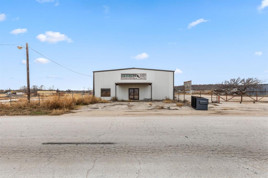 261 E Industrial Boulevard Property Photo 1