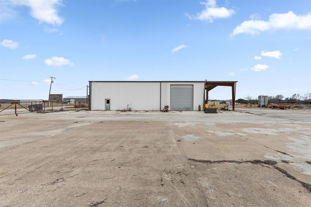 261 E Industrial Boulevard Property Photo 4