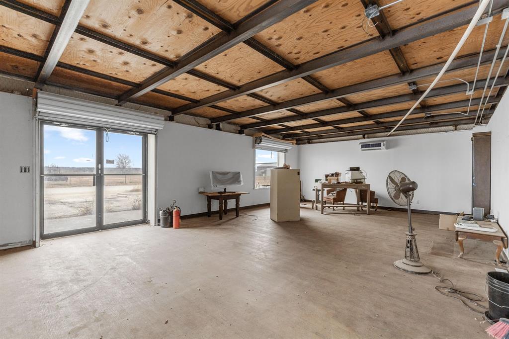 261 E Industrial Boulevard Property Photo 8