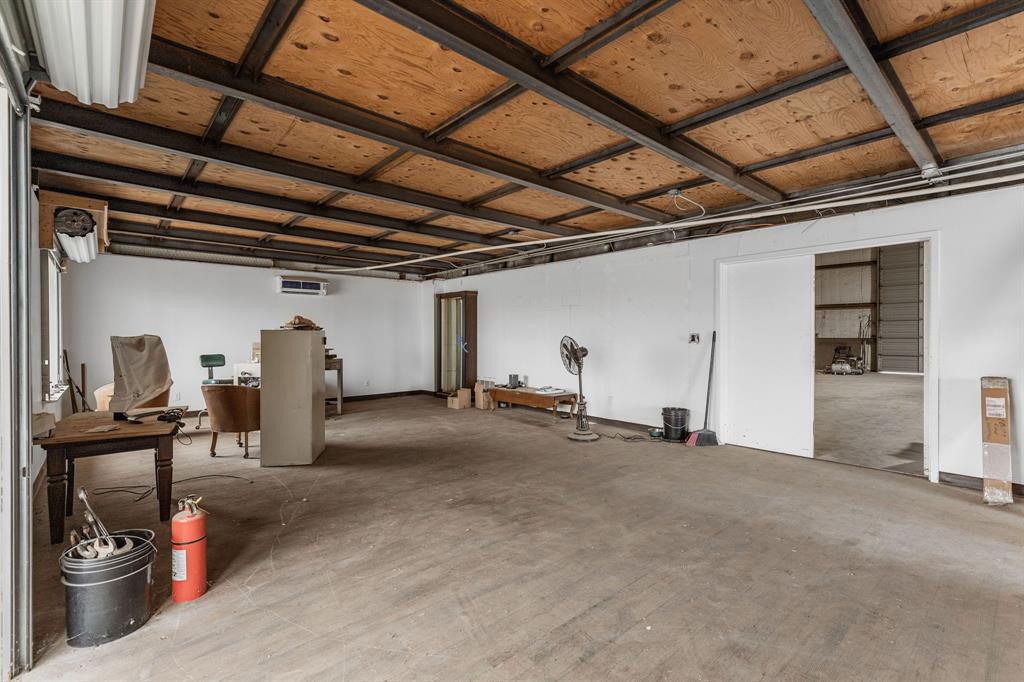 261 E Industrial Boulevard Property Photo 9