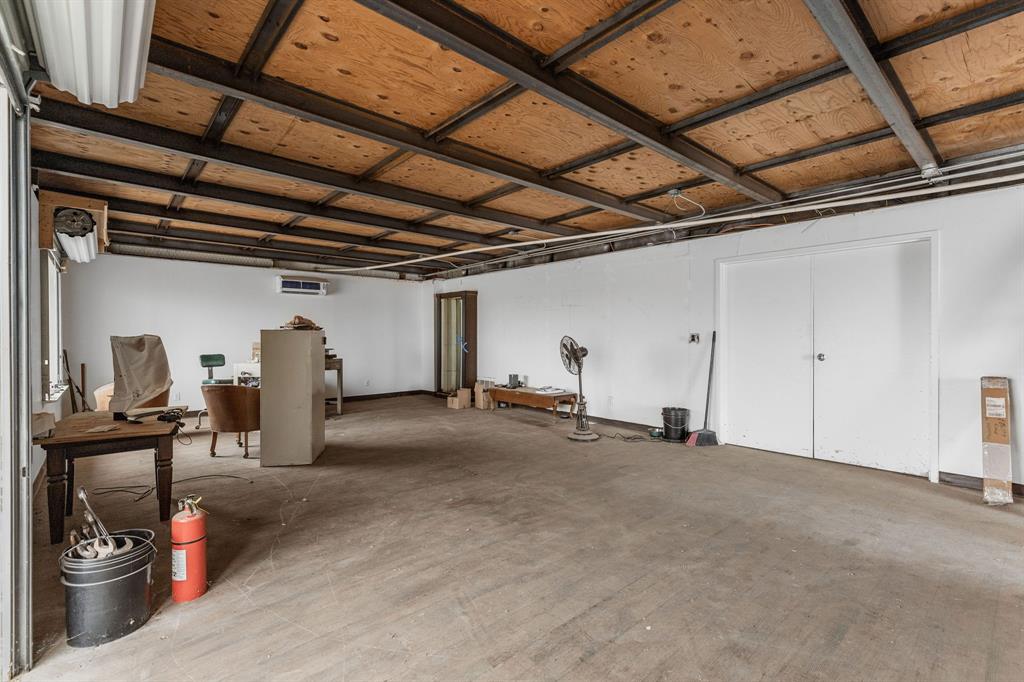261 E Industrial Boulevard Property Photo 10