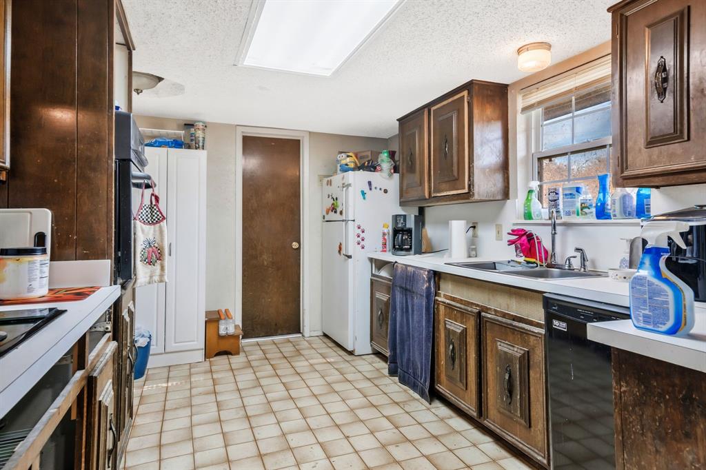 990 County Road 4371 Property Photo 12
