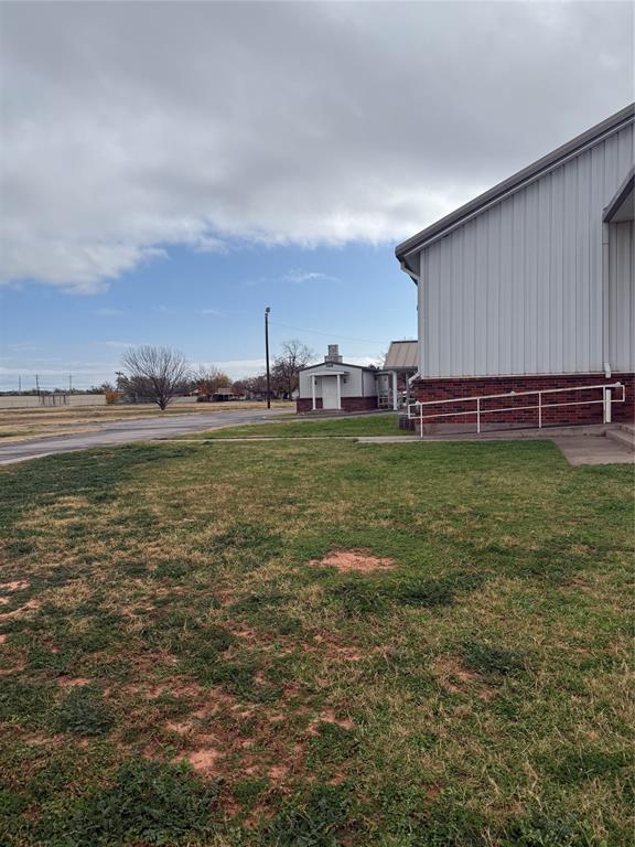 2549 N Danville Drive Property Photo 3