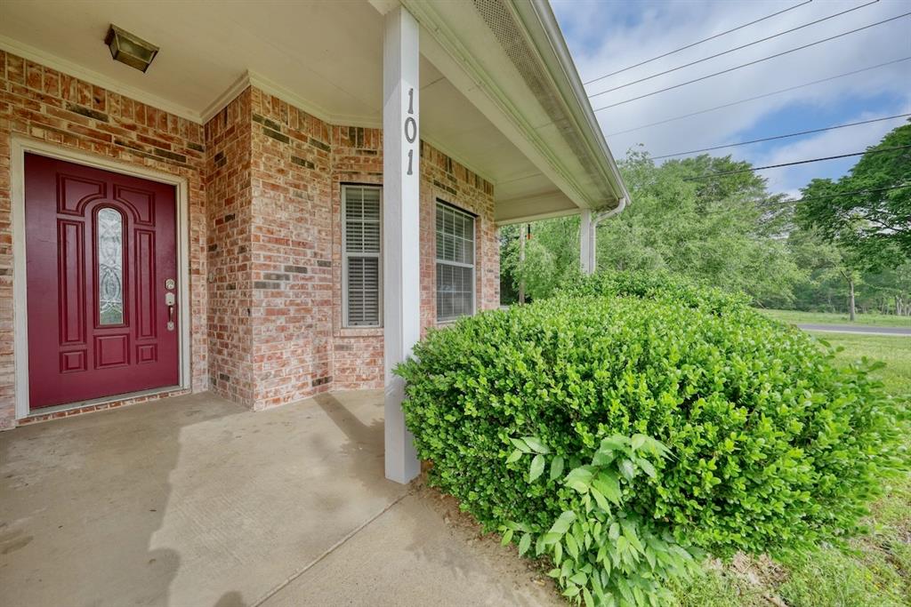 101 Charles Drive Property Photo 3