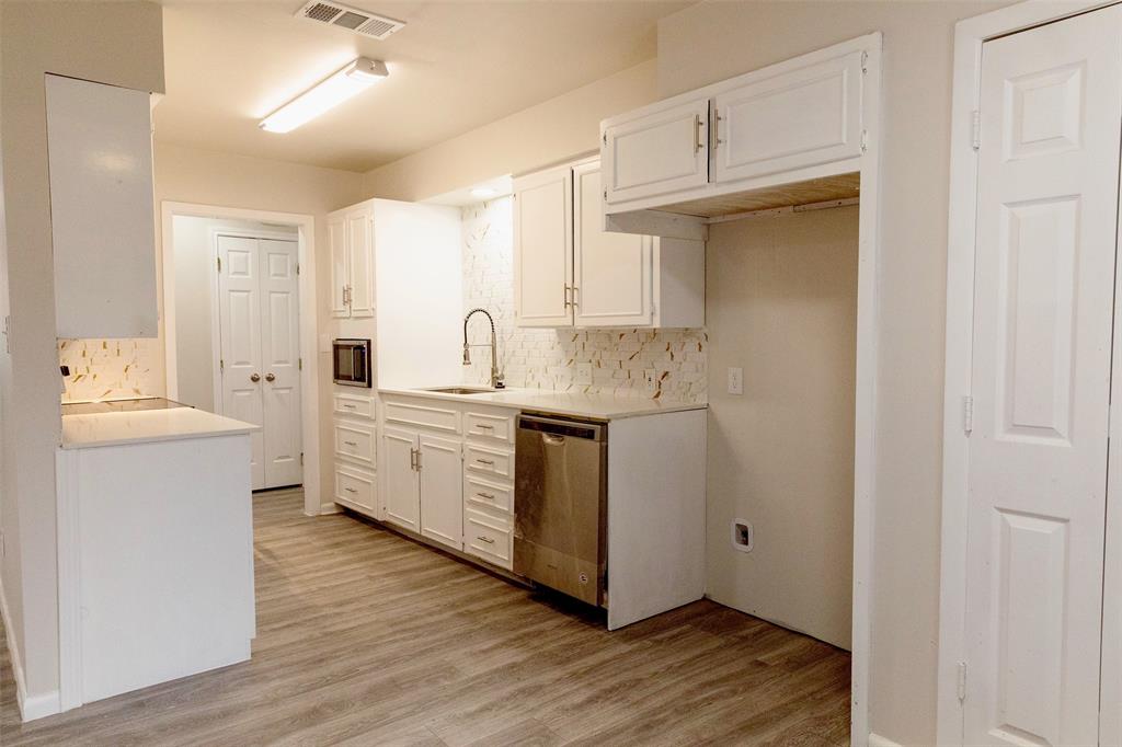 210 Yorke Street Property Photo 8