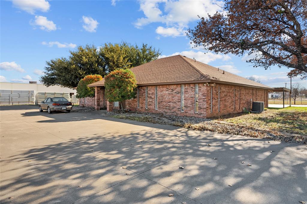 5120 Loop 820 Property Photo 2