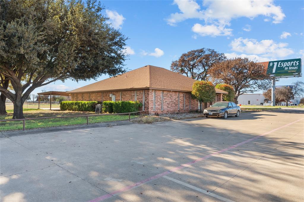 5120 Loop 820 Property Photo 3