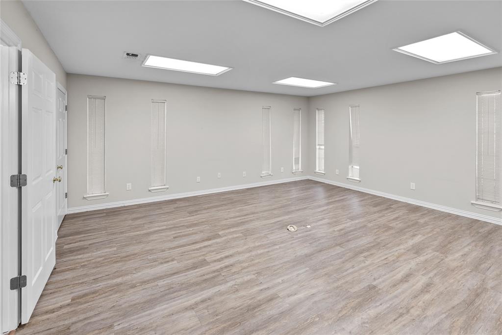 5120 Loop 820 Property Photo 9