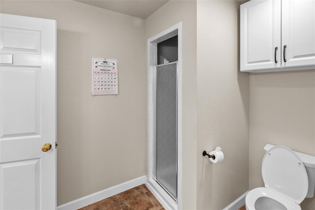 5120 Loop 820 Property Photo 11