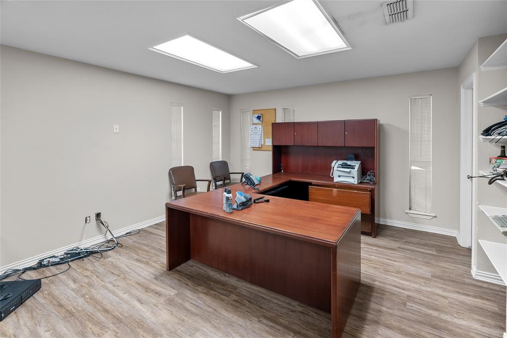 5120 Loop 820 Property Photo 12