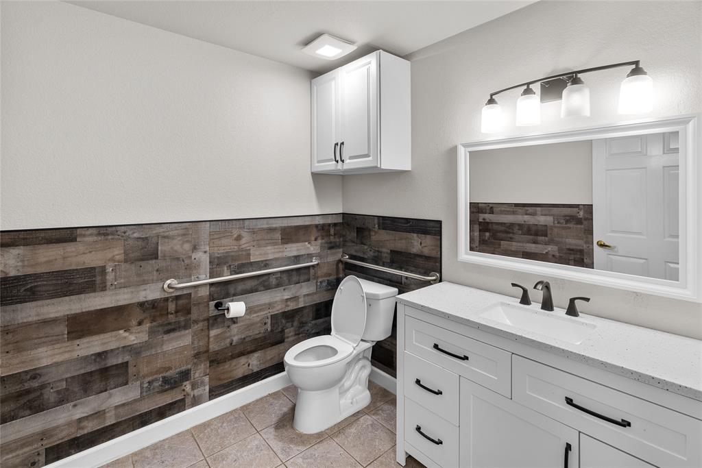 5120 Loop 820 Property Photo 14