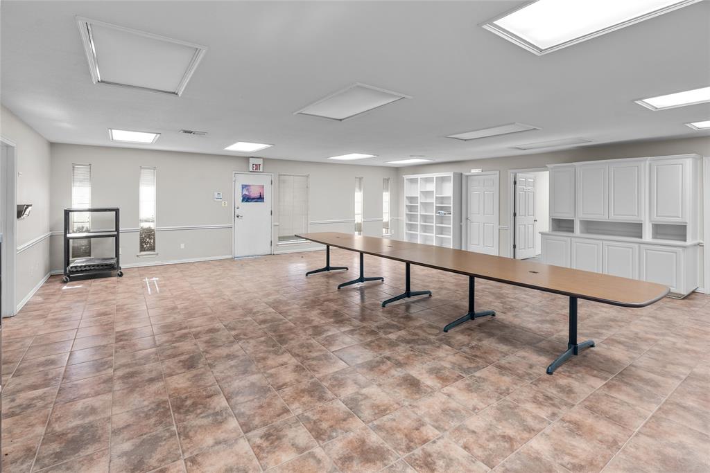 5120 Loop 820 Property Photo 15