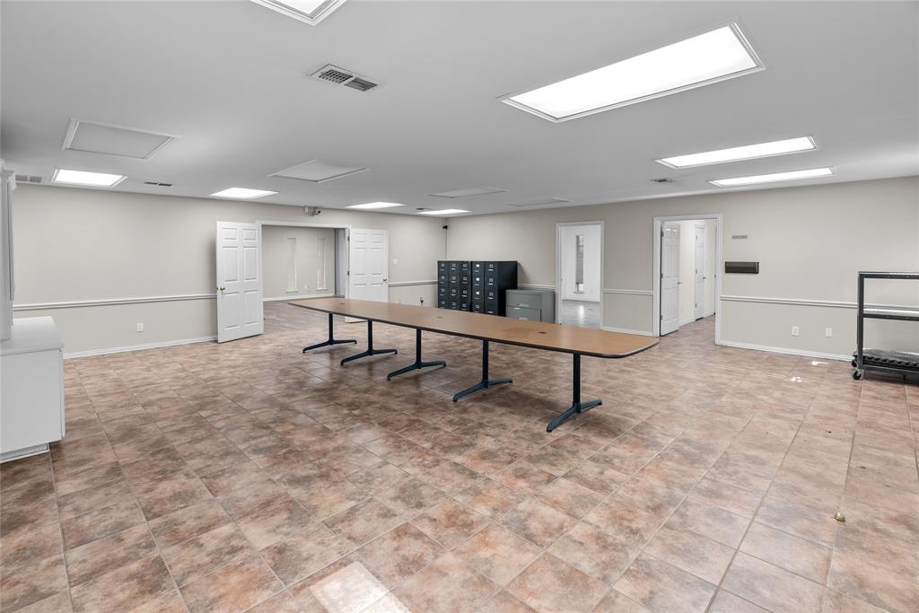 5120 Loop 820 Property Photo 16