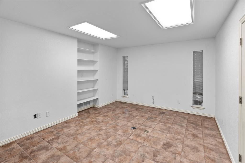 5120 Loop 820 Property Photo 17