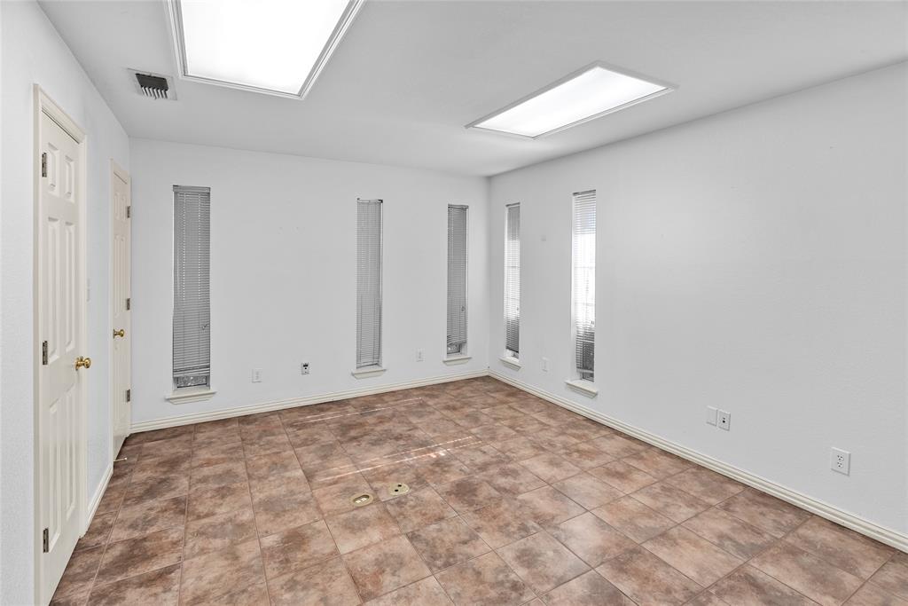 5120 Loop 820 Property Photo 18