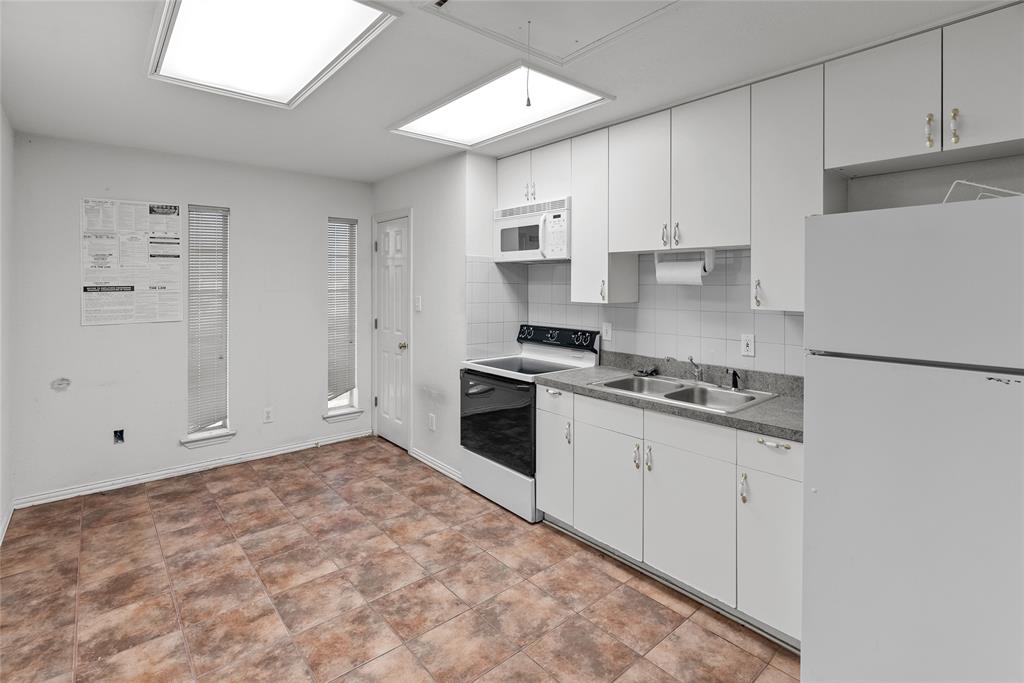5120 Loop 820 Property Photo 19