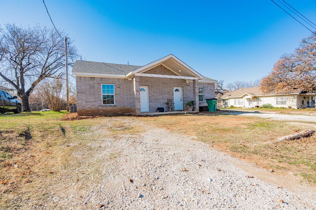 207 Young Street Property Photo 1