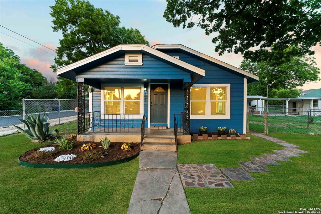 2602 S Olive Street Property Photo